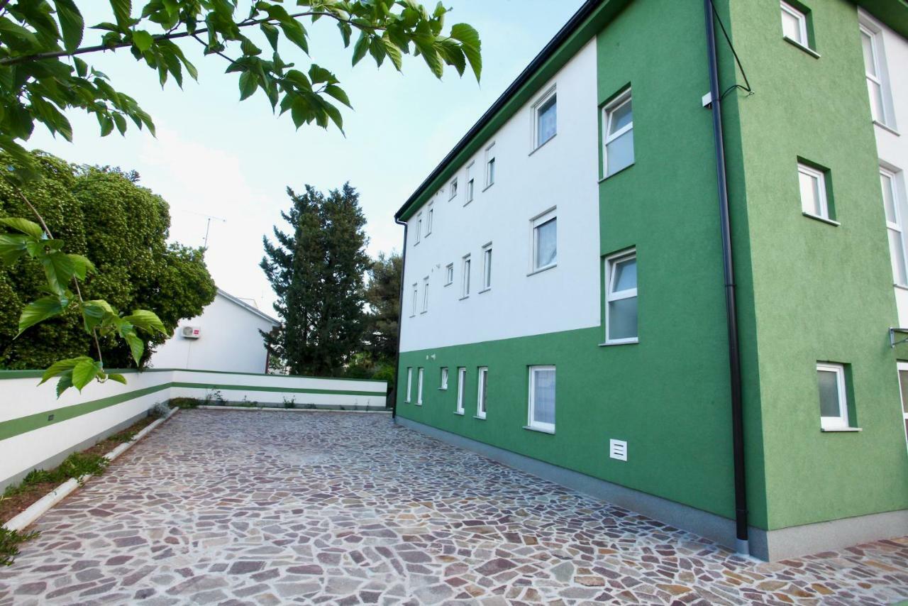 B88 Apartments - Vila Palma Sveti Filip i Jakov Ngoại thất bức ảnh