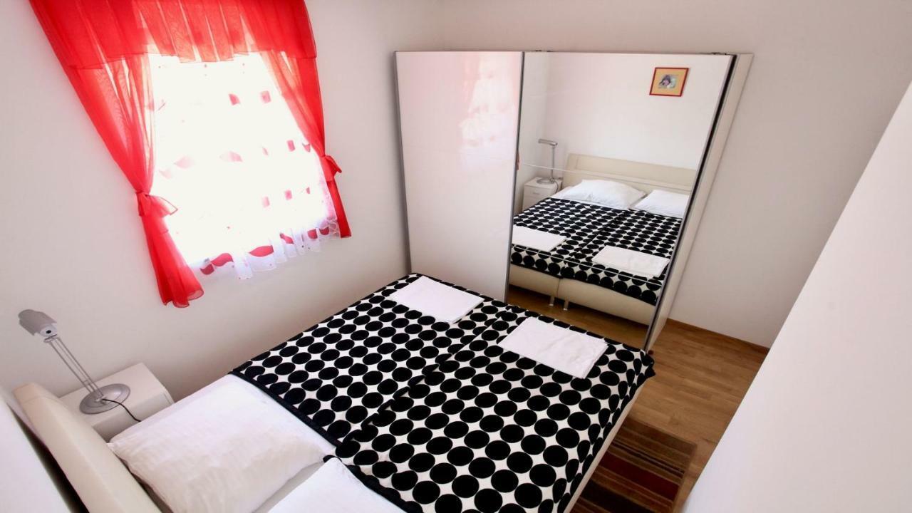 B88 Apartments - Vila Palma Sveti Filip i Jakov Ngoại thất bức ảnh