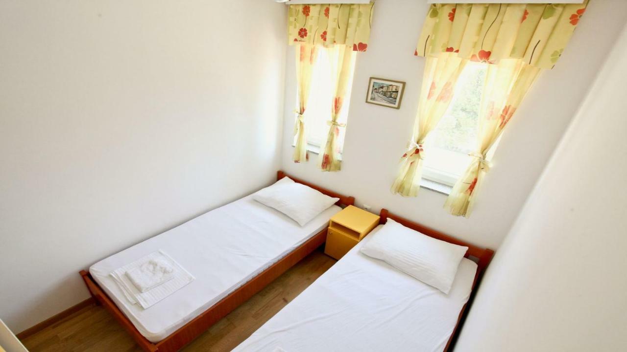 B88 Apartments - Vila Palma Sveti Filip i Jakov Ngoại thất bức ảnh